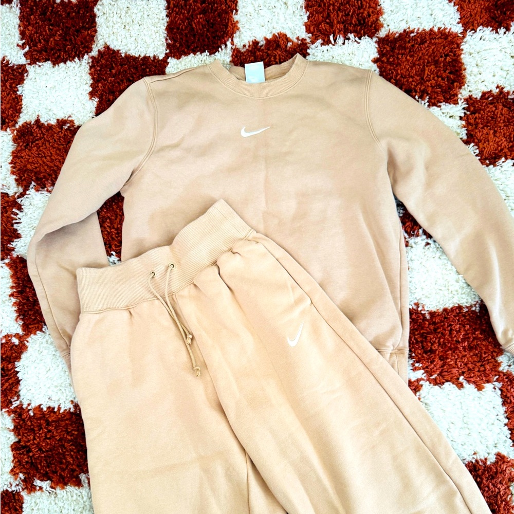 Women’s beige NIKE sweat suit set